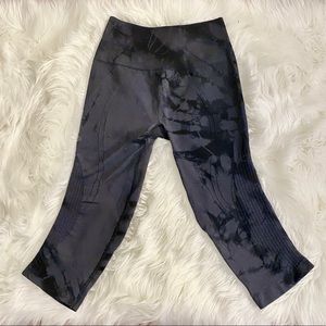 Lululemon Sculpting Cropped Leggings